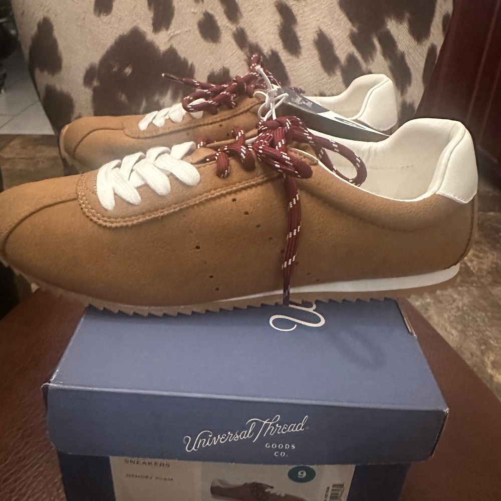NEW Universal Thread Jojo Brown Memory Foam Sneakers